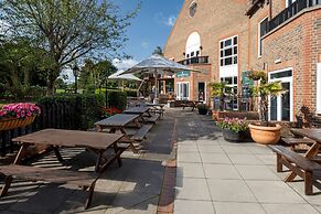 Delta Hotels by Marriott Tudor Park Country Club
