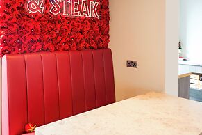 OYO Tong Park Hotel