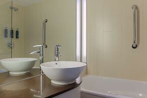 DoubleTree by Hilton London Heathrow Airport