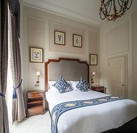 The Leonard Hotel