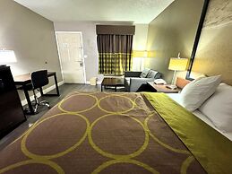 Super 8 by Wyndham Bay St. Louis