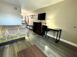 Super 8 by Wyndham Bay St. Louis