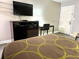Super 8 by Wyndham Bay St. Louis