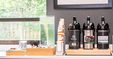 Quality Inn & Suites Oakwood Village - Cleveland South