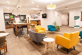 Quality Inn & Suites Oakwood Village - Cleveland South