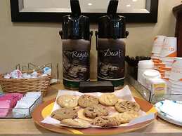 Quality Inn & Suites Oakwood Village - Cleveland South