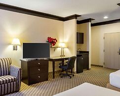Quality Inn & Suites Oakwood Village - Cleveland South