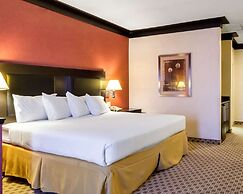 Quality Inn & Suites Oakwood Village - Cleveland South