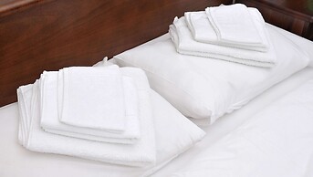 Dynasty Suites Hotel Riverside