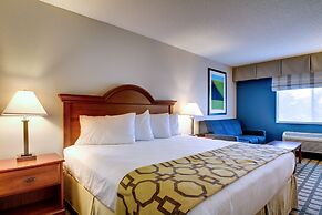 Baymont by Wyndham Galesburg