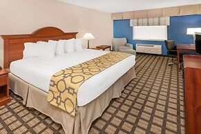 Baymont by Wyndham Galesburg