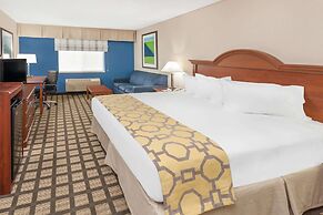 Baymont by Wyndham Galesburg