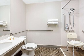 La Quinta Inn & Suites by Wyndham Houston West Park 10