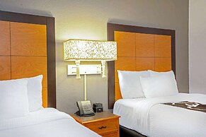 La Quinta Inn & Suites by Wyndham Houston West Park 10