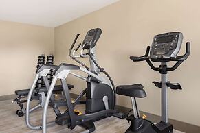 Days Inn & Suites by Wyndham Bowling Green