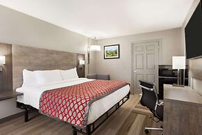 Days Inn & Suites by Wyndham Bowling Green