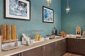 Days Inn & Suites by Wyndham Bowling Green