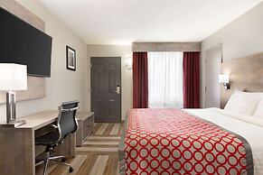 Days Inn & Suites by Wyndham Bowling Green