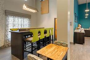 Days Inn & Suites by Wyndham Bowling Green