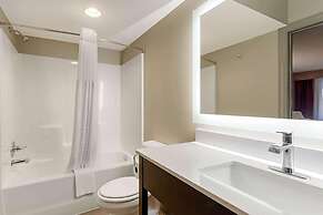 Days Inn & Suites by Wyndham Bowling Green