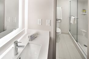 Holiday Inn Express and Suites Atlanta Downtown by IHG