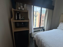 Holiday Inn Express and Suites Atlanta Downtown by IHG