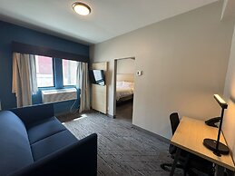 Holiday Inn Express and Suites Atlanta Downtown by IHG