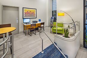 Holiday Inn Express and Suites Atlanta Downtown by IHG