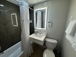 Holiday Inn Express and Suites Atlanta Downtown by IHG