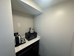 Holiday Inn Express and Suites Atlanta Downtown by IHG