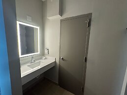 Holiday Inn Express and Suites Atlanta Downtown by IHG