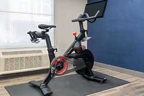 Hampton Inn & Suites Charlottesville-At the University