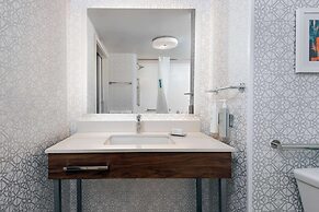 Hampton Inn & Suites Charlottesville-At the University