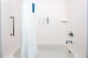 Hampton Inn & Suites Charlottesville-At the University