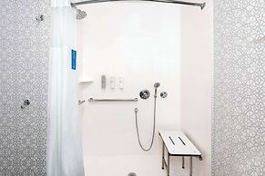 Hampton Inn & Suites Charlottesville-At the University