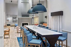 Hampton Inn & Suites Charlottesville-At the University