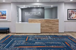 Hampton Inn & Suites Charlottesville-At the University