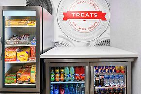 Hampton Inn & Suites Charlottesville-At the University