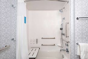 Hampton Inn & Suites Charlottesville-At the University