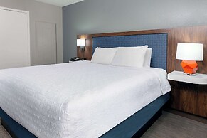 Hampton Inn & Suites Charlottesville-At the University