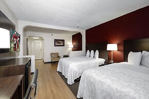 Red Roof Inn PLUS+ & Suites Opelika