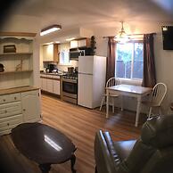 7 Gables Inn & Suites