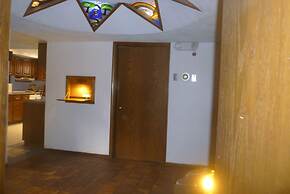 7 Gables Inn & Suites