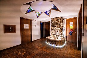 7 Gables Inn & Suites