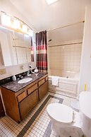 7 Gables Inn & Suites