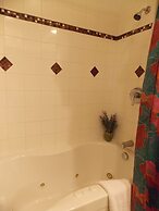 7 Gables Inn & Suites