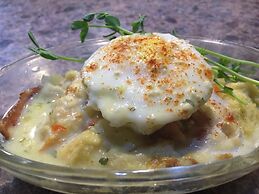 7 Gables Inn & Suites