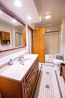 7 Gables Inn & Suites