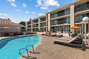 Vagabond Inn Executive Old Town