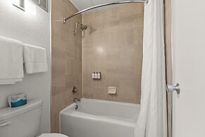 Vagabond Inn Executive Old Town